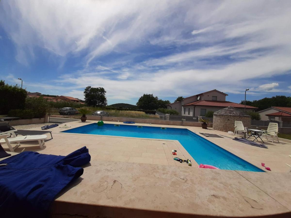 Nice, Cosy Studio Apartment With Shared Outdoor Pool Banjole Εξωτερικό φωτογραφία