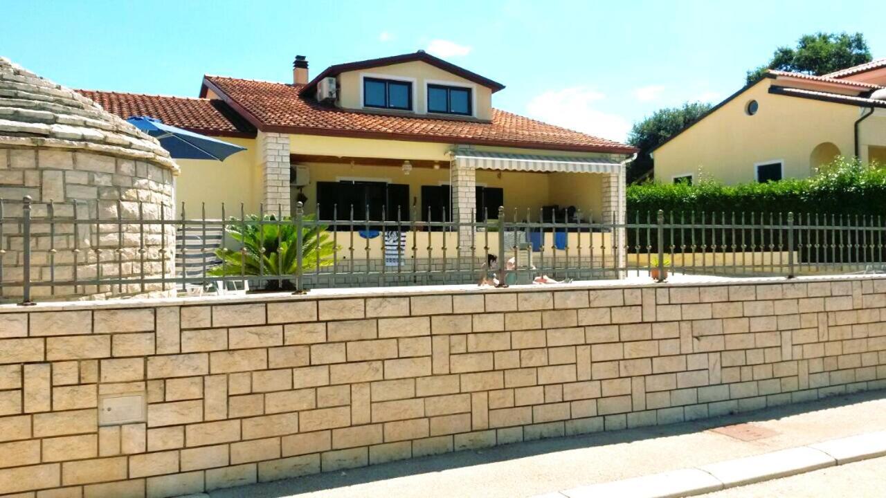 Nice, Cosy Studio Apartment With Shared Outdoor Pool Banjole Εξωτερικό φωτογραφία