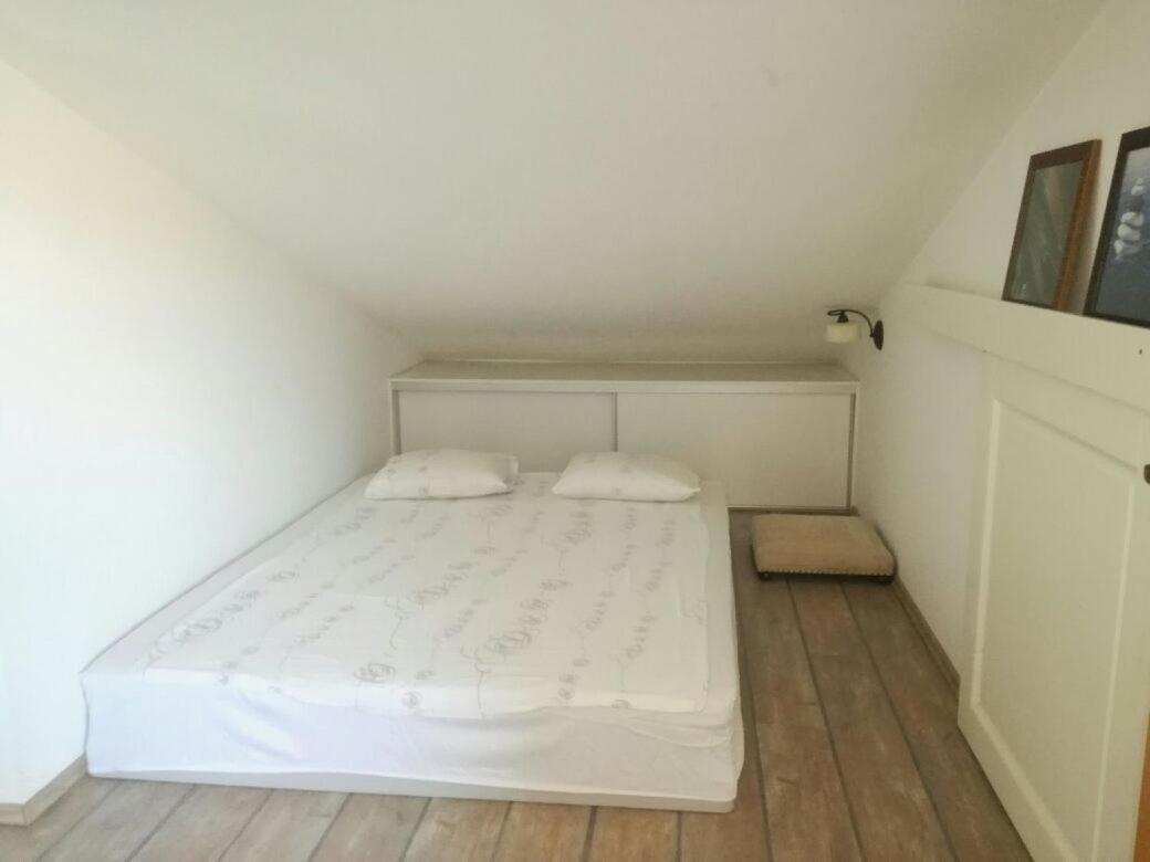 Nice, Cosy Studio Apartment With Shared Outdoor Pool Banjole Εξωτερικό φωτογραφία