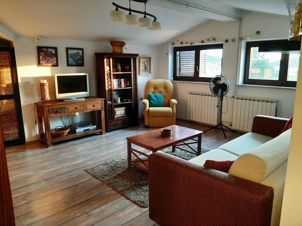 Nice, Cosy Studio Apartment With Shared Outdoor Pool Banjole Εξωτερικό φωτογραφία