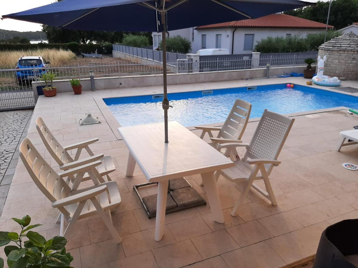 Nice, Cosy Studio Apartment With Shared Outdoor Pool Banjole Εξωτερικό φωτογραφία