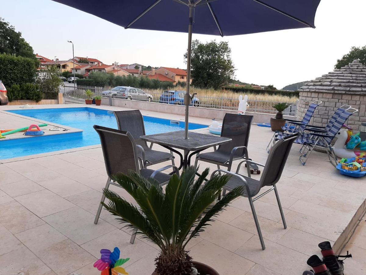 Nice, Cosy Studio Apartment With Shared Outdoor Pool Banjole Εξωτερικό φωτογραφία